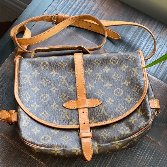 ⭐️price is firm⭐️Louis Vuitton Saumur 30